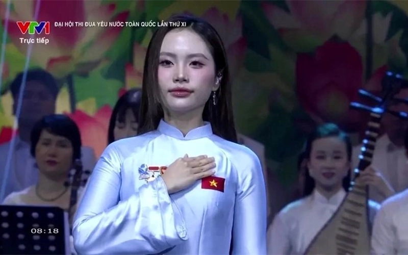 Phương Mỹ Chi dự Đại hội thi đua yêu nước