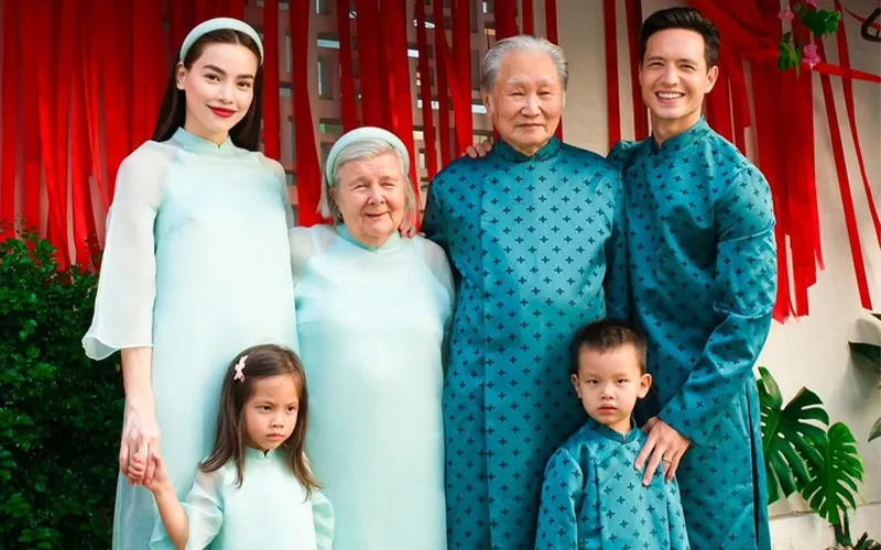 Không khí Tết tại biệt thự của Hồ Ngọc Hà - Kim Lý