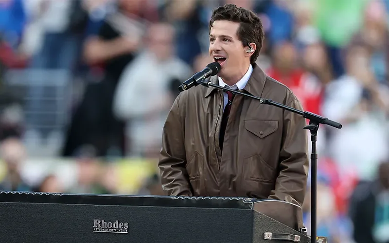 Màn Hát Quốc Ca Đầy Cảm Xúc