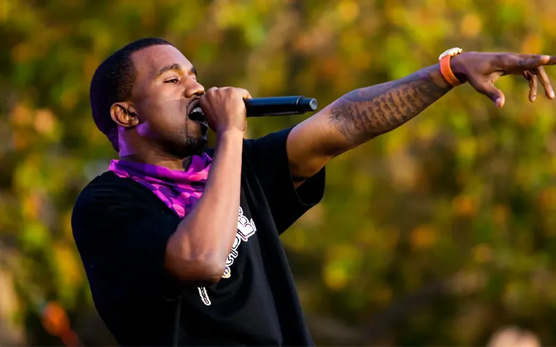 Kanye West: Kẻ Gây Tranh Cãi Với Hành Vi Trực Tuyến