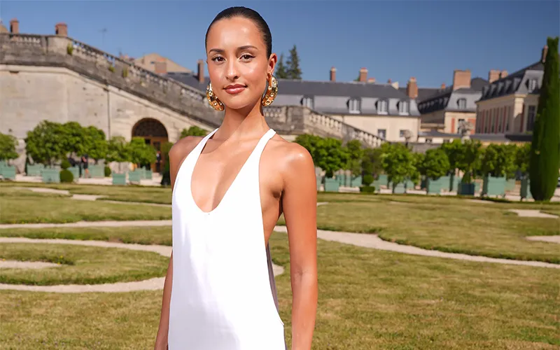 Phong Cách Thời Trang Nữ Tính Đầy Sang Trọng