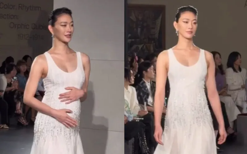 Choi Sora Gây Xúc Động Mạnh Khi Công Khai Mang Thai Trên Sàn Diễn CHANEL