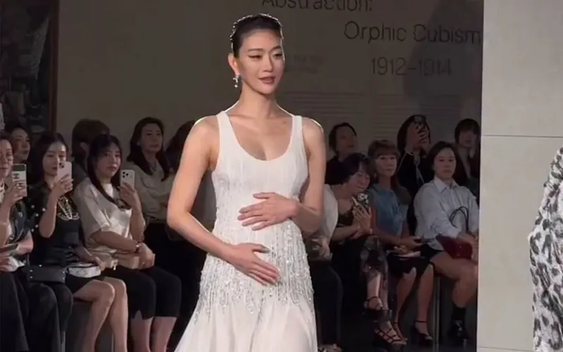 Làn Sóng Chúc Mừng