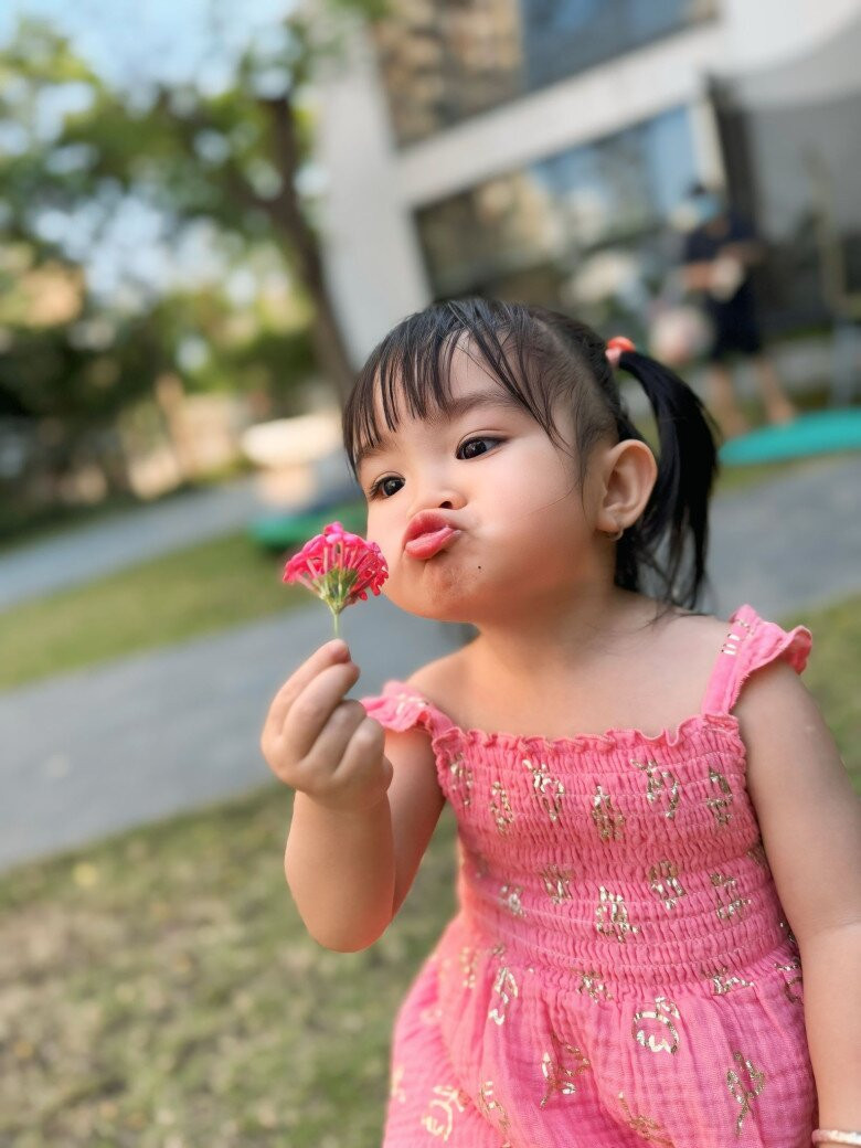 Lê Lộc và Tuấn Dũng Ngập Tràn Hạnh Phúc Trong Tiệc Đầy Tháng Con Gái Đầu Lòng